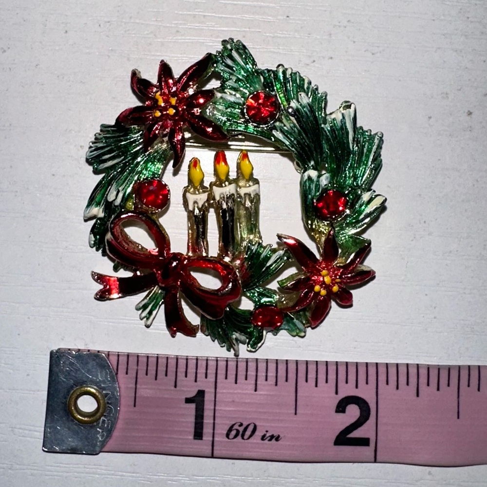 Vintage Enameled Wreath Brooch - Picture 4 of 6